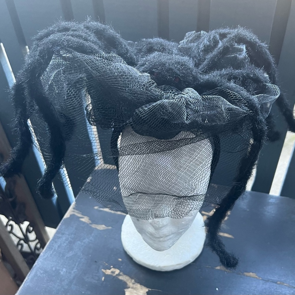 Custom-made Spider Fascinator - Picture 3 of 10